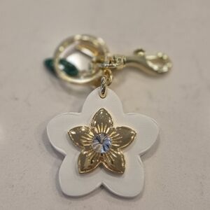 Elegant White and Gold Floral Keychain